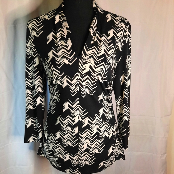 Karl Lagerfeld Tops - Karl Lagerfeld of Paris Top Womens Medium Black White Geometric